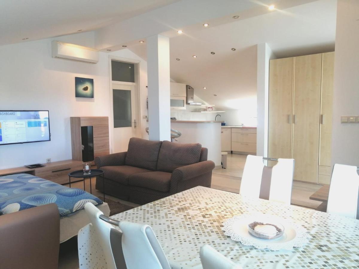 Lovely Sea View House In Malinska Island Krk Екстериор снимка